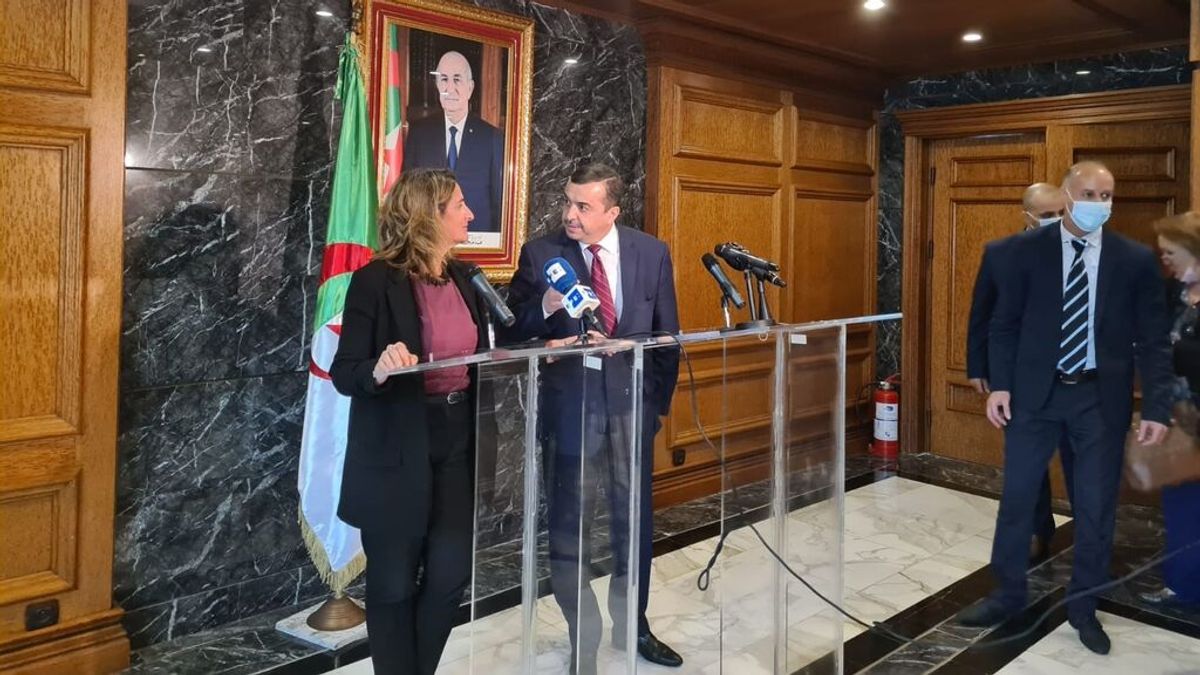 Argelia se compromete con España a complementar el suministro de gas por gasoducto con gas natural licuado Argelia se compromete con España a complementar el suministro de gas por gasoducto con gas natural licuado