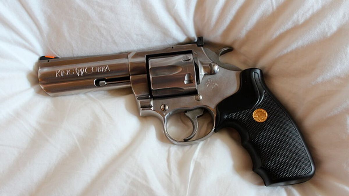 Revólver Colt (imagen de archivo)