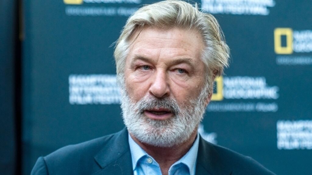Lo que se sabe del caso Alec Baldwin: tres pistolas, 500 rondas de munición y mucha "tolerancia" en el set