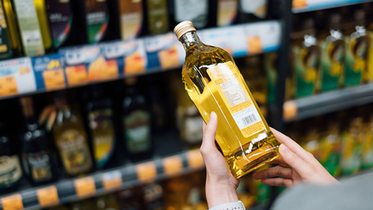 La OCU denuncia a dos marca de aceite de oliva virgen extra porque no lo son