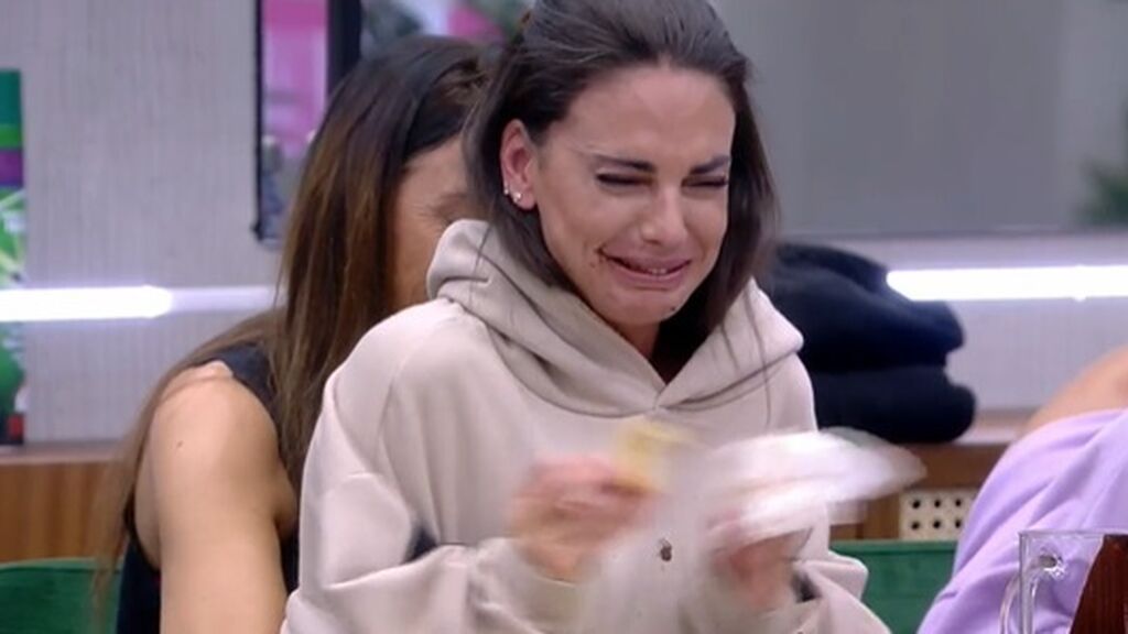 Cynthia se mea de risa