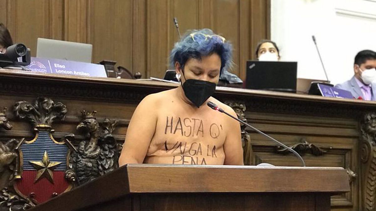 Una diputada chilena muestra en la Asamblea su torso tras el cáncer de mama: "Hasta que valga la pena vivir"