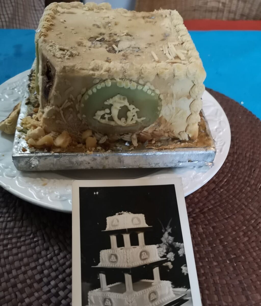 La tarta de boda de Didi y José Mari se conserva como el primer día después  de 50 años de casados - NIUS