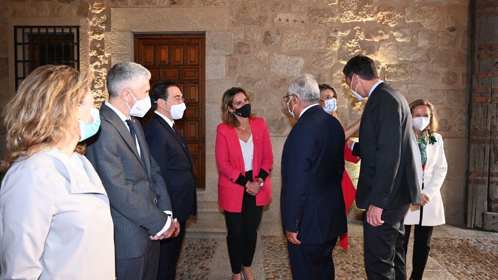 Sánchez saluda a Yolanda Díaz en la cumbre de Trujillo