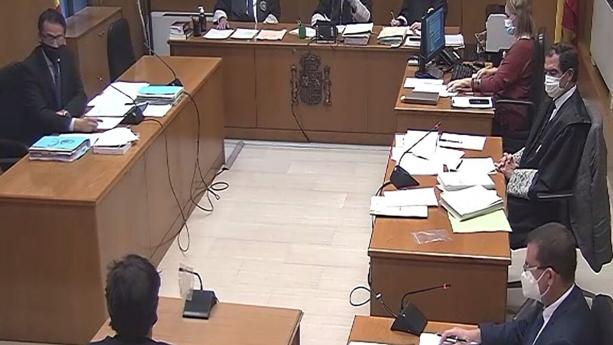 El juicio al 'estafador del amor', visto para sentencia: el fiscal rebaja su petición a seis años y medio El juicio al 'estafador del amor', visto para sentencia: el fiscal rebaja su petición a seis años y medio
