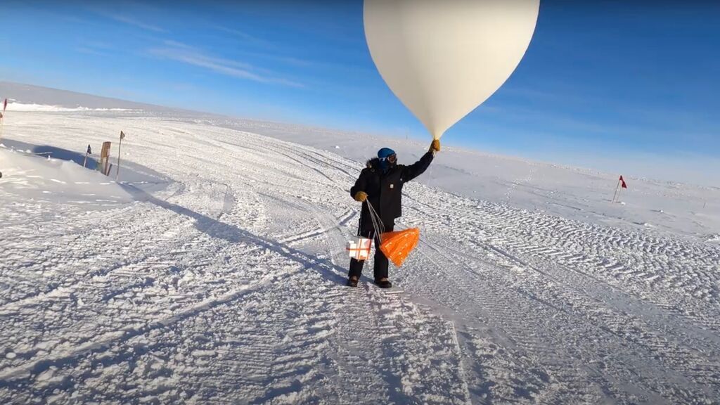 photo_a_weather_balloon_carrying_an_ozonesonde_is_ready_for_launch_from_spo_march_2021_credit_noaa_global_monitoring_laboratory