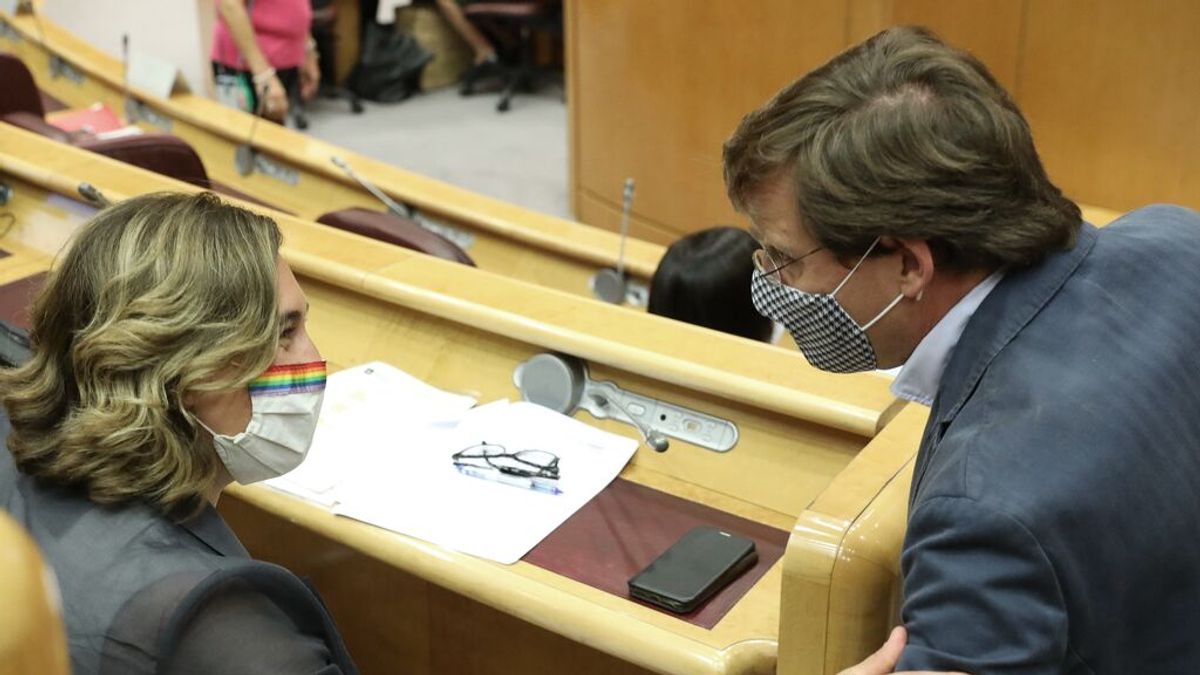Almeida y Colau exigen por carta al Gobierno más dinero para transporte tras la anulación de las plusvalías Almeida y Colau exigen por carta al Gobierno más dinero para transporte tras la anulación de las plusvalías