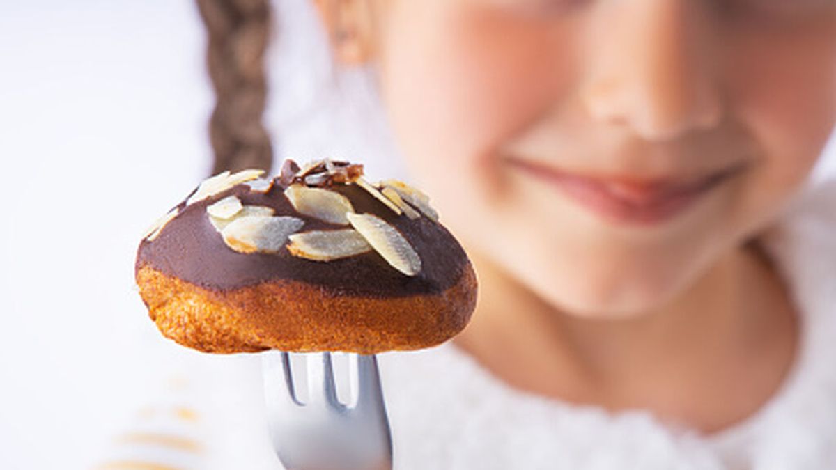 Consumo prohibirá los anuncios para niños de bollos, zumos, bebidas energéticas o alimentos no saludables Consumo prohibirá los anuncios para niños de bollos, zumos, bebidas energéticas o alimentos no saludables