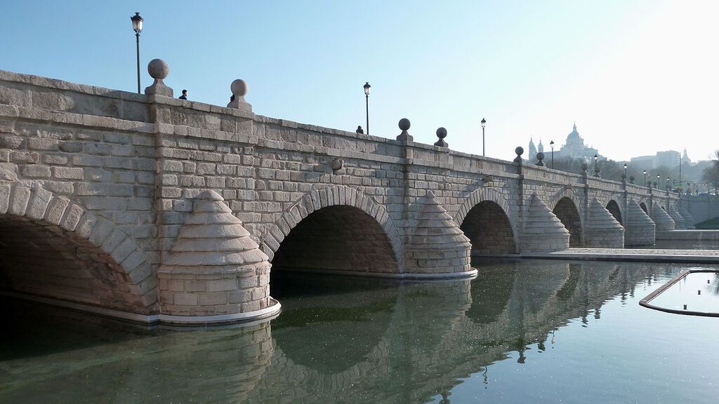 1200px-Puente_de_Segovia_(Madrid)_08