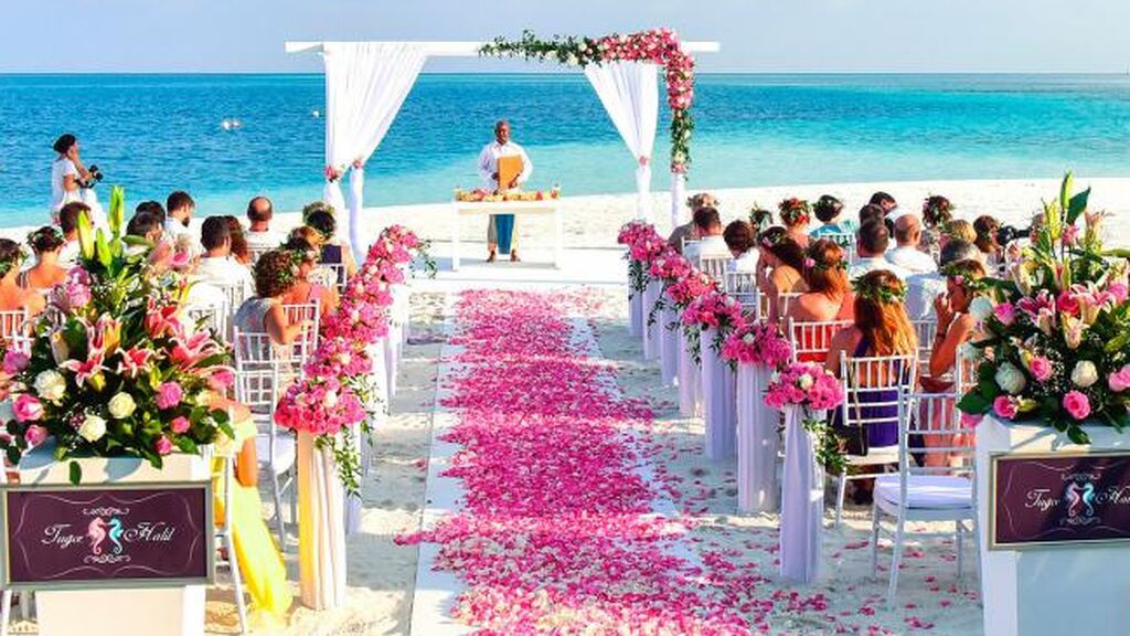 La boda se deberá celebrar en el exterior.