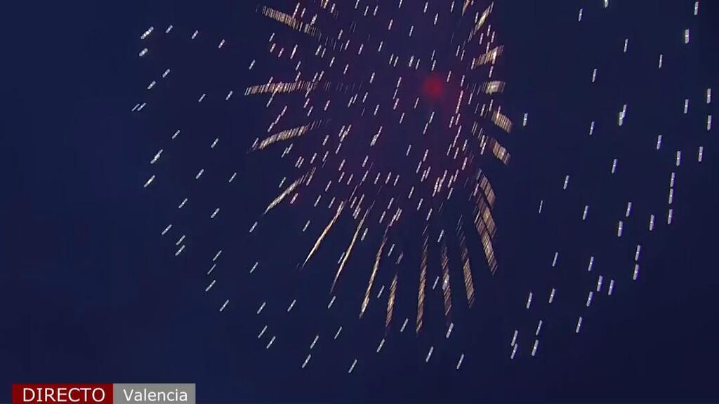 Una empresa pirotécnica de Valencia hace fuegos artificiales con las cenizas de los difuntos
