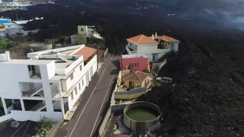 Las coladas de lava se reactivan y provocan más destrucción en La Palma