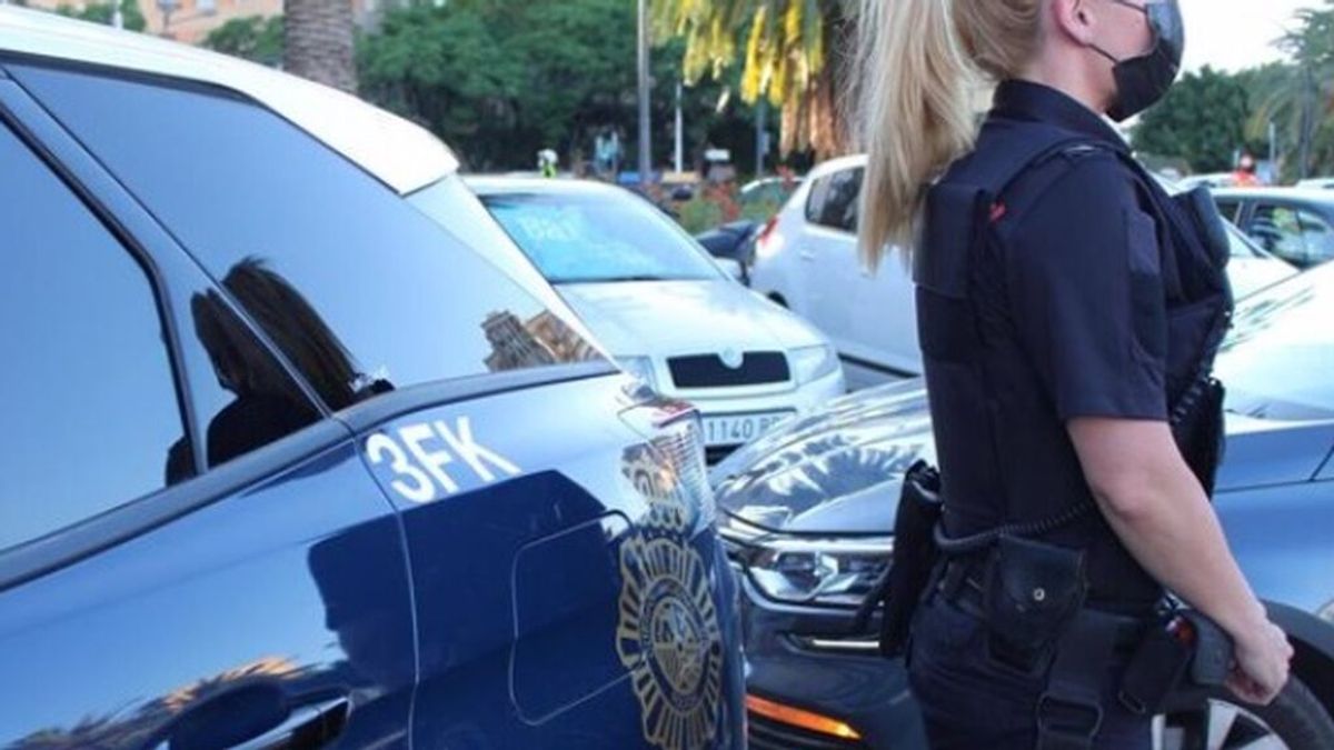 Detenido un hombre en Xàtiva tras agarrar a una policía e intentar lanzarse con ella por el balcón