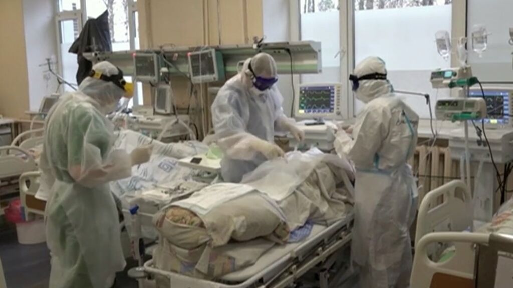Rusia registra más de 40.000 nuevos contagios por coronavirus y ordena el cierre de la actividad no esencial