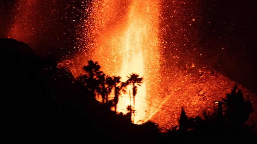 La lava del volcán de La Palma afecta ya a 970 hectáreas y 2.562 edificaciones