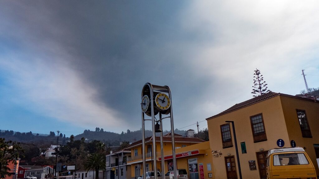 Nube de ceniza volcánica vista desde Puntagorda en La Palma