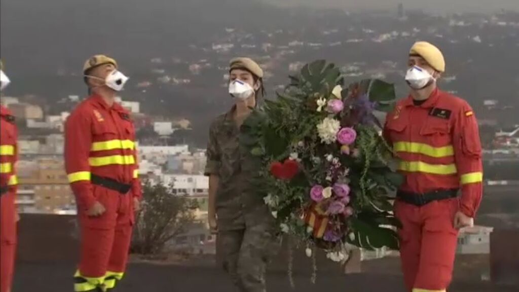 La UME realiza una ofrenda floral en el cementerio de La Palma por el Día de Todos los Santos