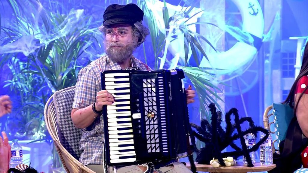 Laura Fa canta: 'Del barco de Chanquete...'