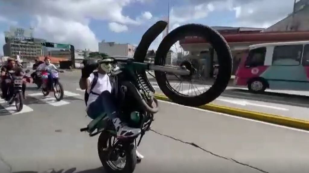 Motoristas venezolanos reivindican sus acrobacias como deporte