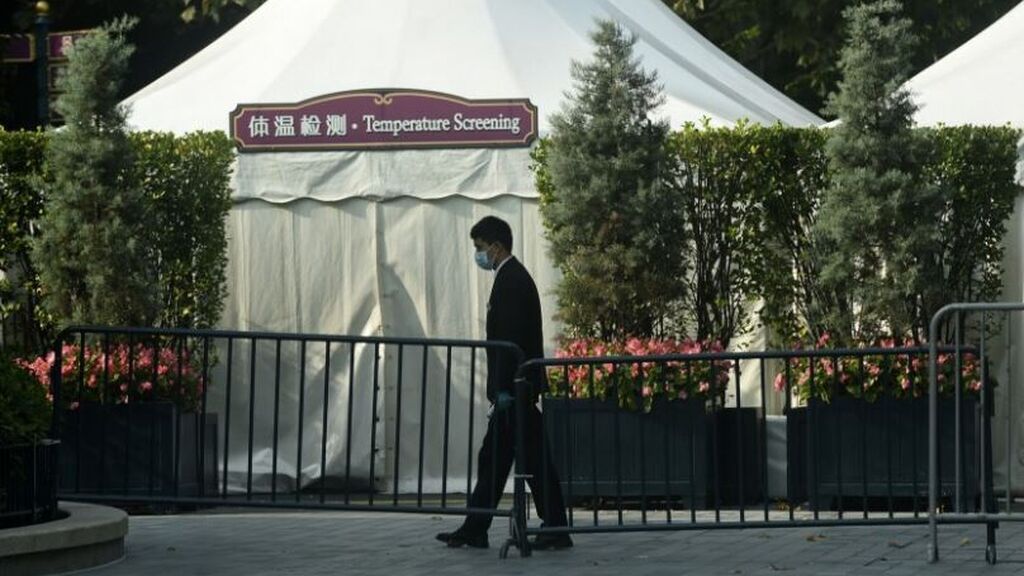 Disneyland Shanghái,  confinado por un visitante contagiado por coronavirus