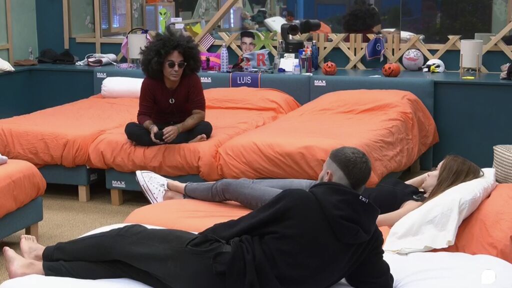 Luis habla con Adara y Dani