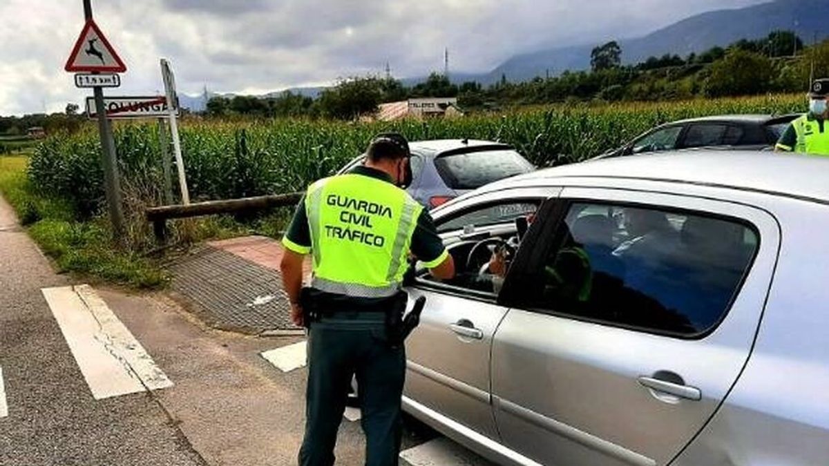 EuropaPress_3942505_control_guardia_civil_trafico_asturias EuropaPress_3942505_control_guardia_civil_trafico_asturias