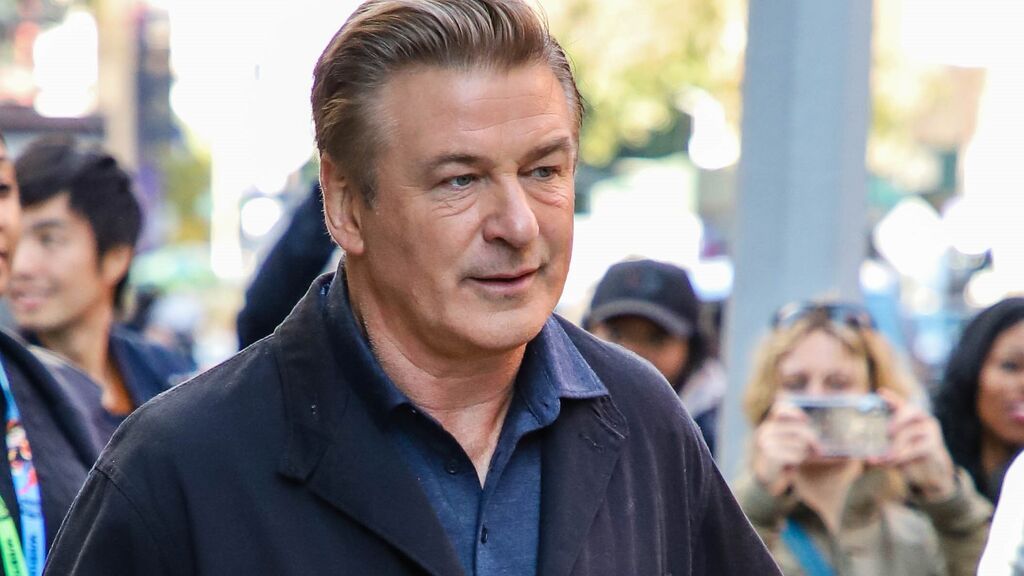 Alec Baldwin vuelve a sonreir por sus hijos