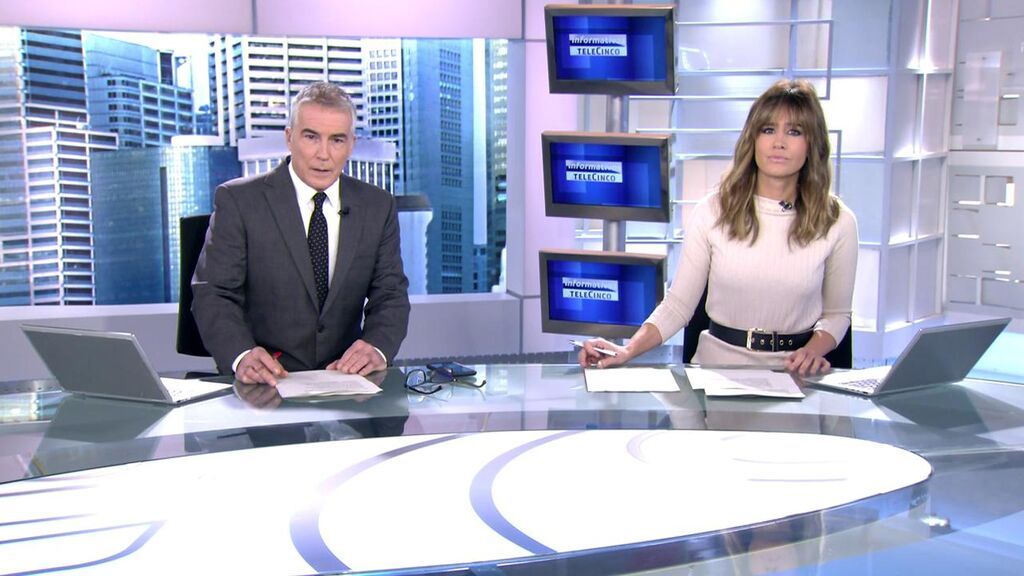 Con David Cantero e Isabel Jiménez Informativos Telecinco 2021 Mediodía 02/11/2021