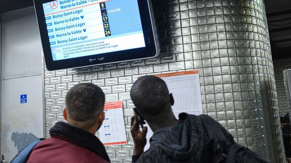 Agentes de seguridad disparan a un hombre que les había amenazado al grito de "Alá es grande" en París Agentes de seguridad disparan a un hombre que les había amenazado al grito de "Alá es grande" en París
