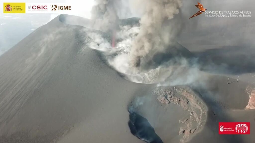 El rugido incesante del volcán no cesa tras 45 días ininterrumpidos de violentas erupciones