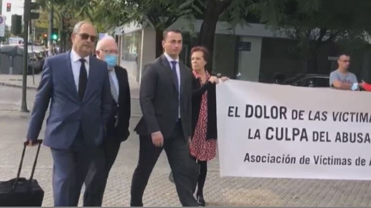 El psiquiatra Javier Criado achaca a su denunciante "trastorno histriónico" y ella ratifica que la "humillaba" El psiquiatra Javier Criado achaca a su denunciante "trastorno histriónico" y ella ratifica que la "humillaba"