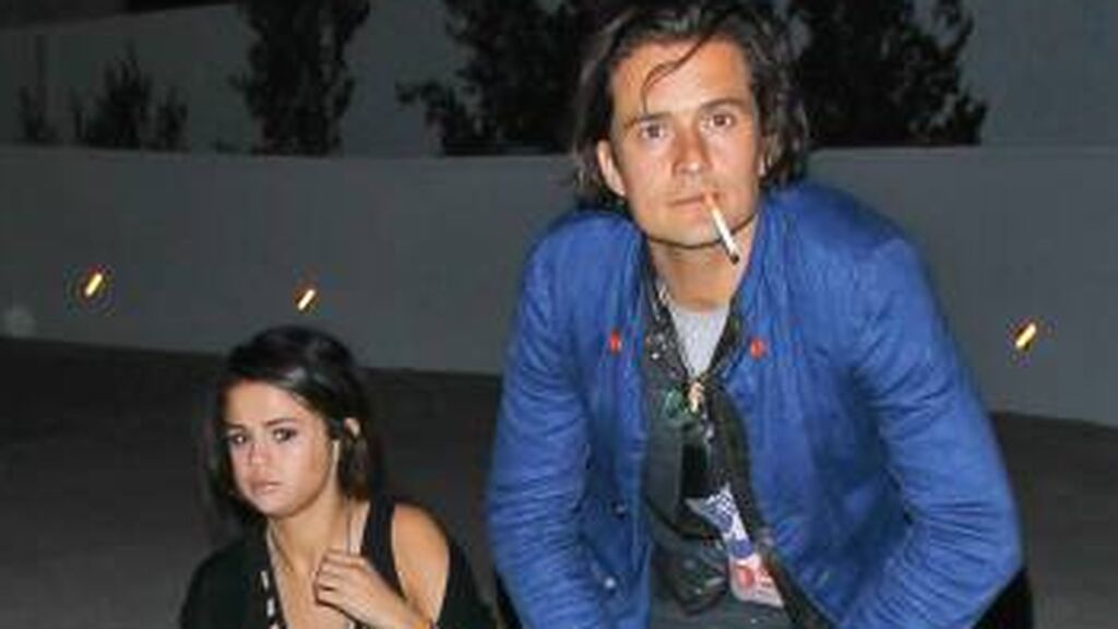 También, se relacionó al actor con la cantante Selena Gómez.