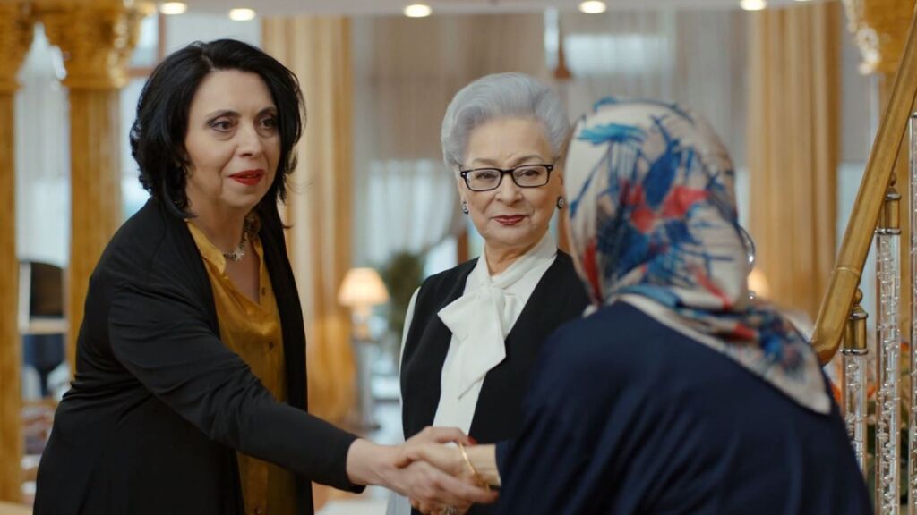 Yadigar se encuentra con Meryem y la reconoce