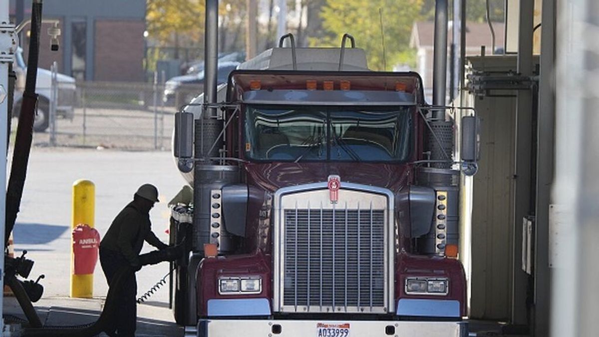 Los camioneros estadounidenses se hacen de oro por la crisis de suministros Los camioneros estadounidenses se hacen de oro por la crisis de suministros