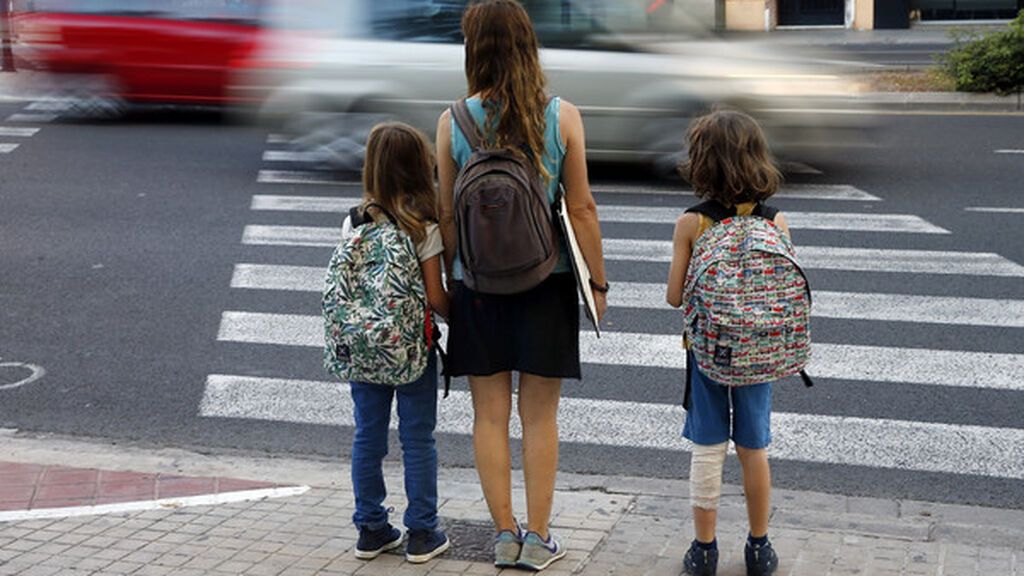 Imagen de archivo de menores a la salida del colegio