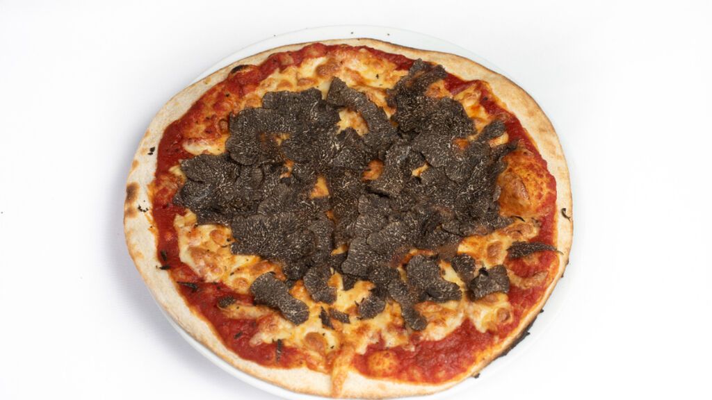 Pizza con trufa negra