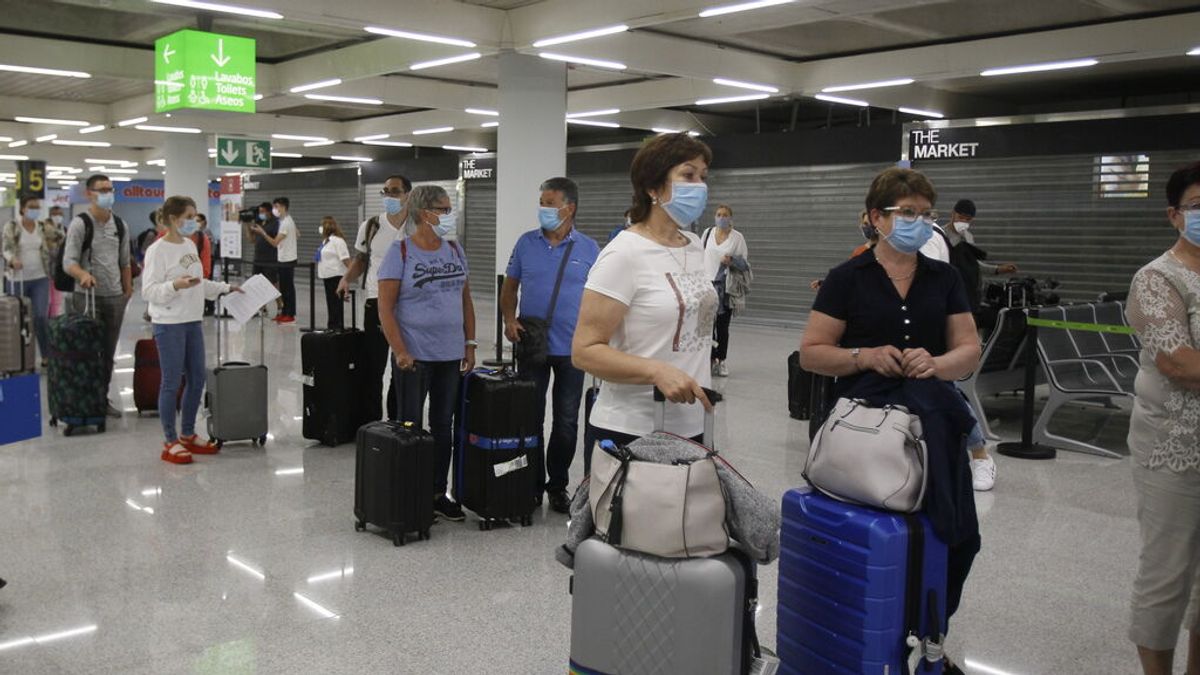 Cierran el aeropuerto de Palma de Mallorca por la presencia de pasajeros en la pista Cierran el aeropuerto de Palma de Mallorca por la presencia de pasajeros en la pista