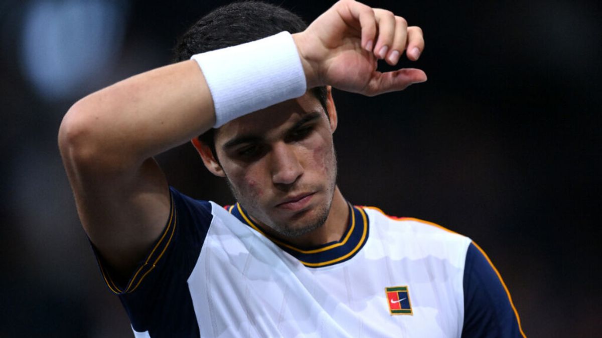 El tenista español Carlos Alcaraz 'colapsa' ante el francés Gaston en París en un ambiente hostil