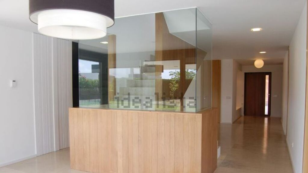 La entrada de la nueva casa de David Bisbal y Rosanna Zanetti