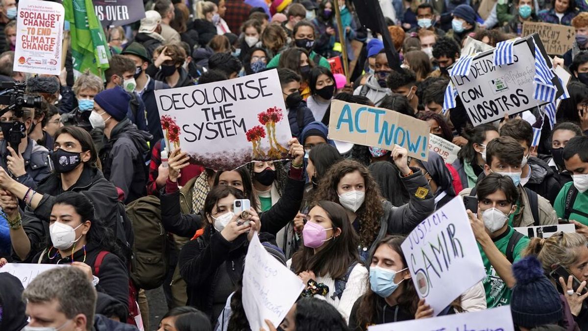 ¡Justicia climática! Miles de jóvenes toman las calles de Glasgow por el ecologismo