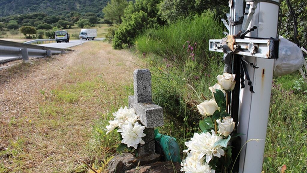 ES UN MÉTODO DE HONRAR A LAS VÍCTIMAS DONDE NO SE PUEDE FÍSICAMENTE, LA CIUDAD ©enmemoriales