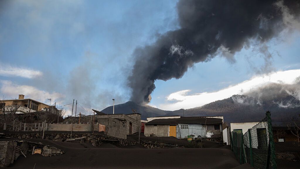 Aparecen por primera vez depósitos de azufre elemental, signo de "cambio claro en la dinámica del volcán" de La Palma