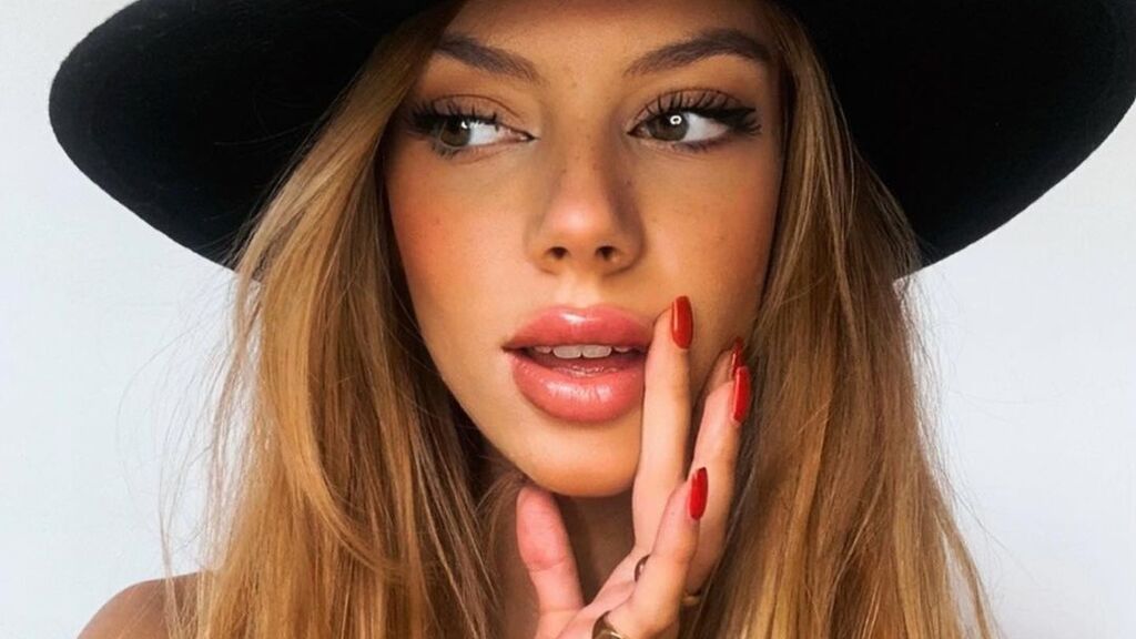 Alejandra Rubio y su novio se besan en público por primera vez