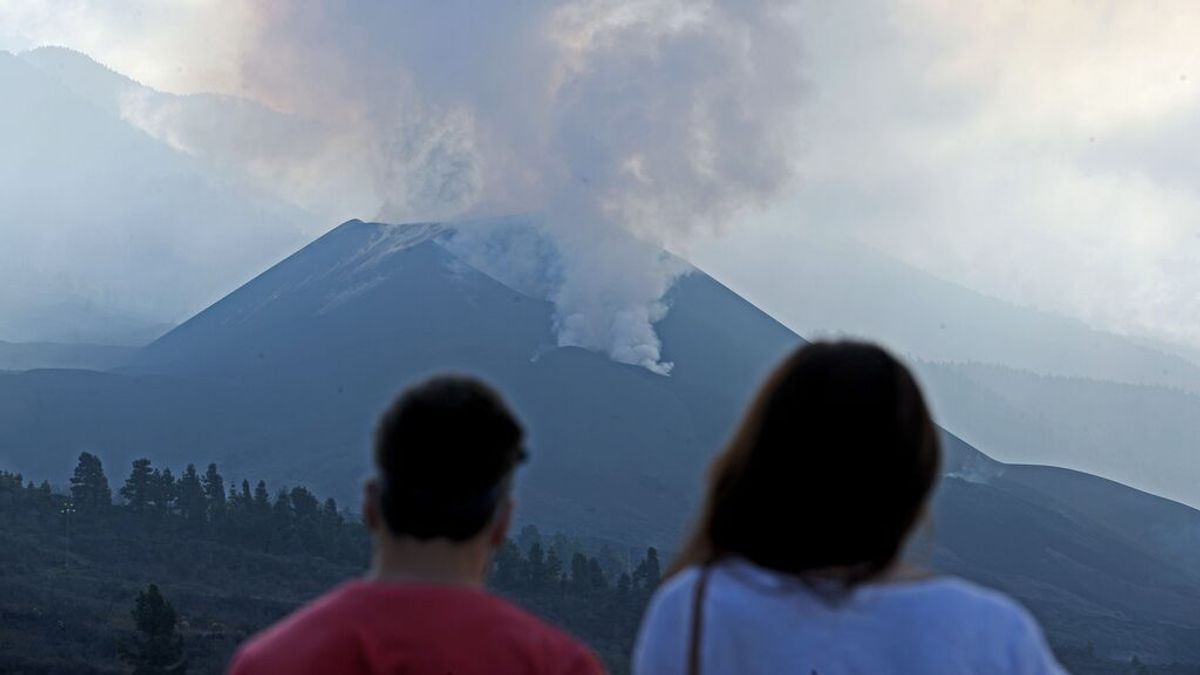 El Cabildo de La Palma ofrece bonos de autobús gratis a los afectados por el volcán