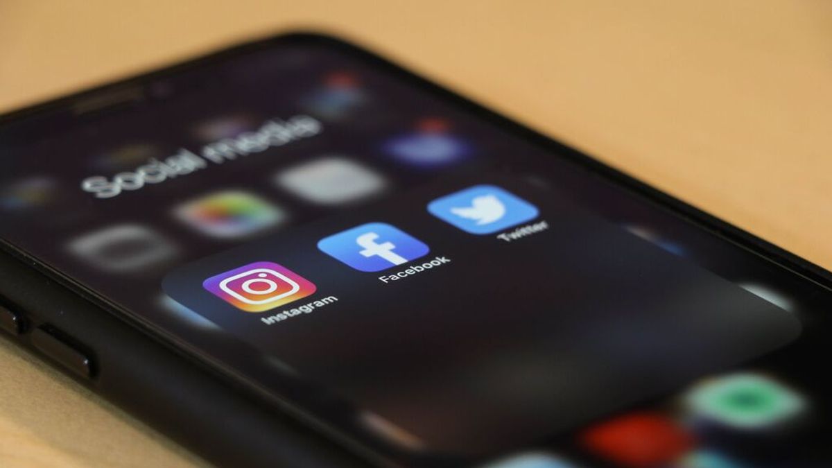 Investigan a dos menores por acosar a un compañero con perfiles falsos en redes por su condición sexual Investigan a dos menores por acosar a un compañero con perfiles falsos en redes por su condición sexual