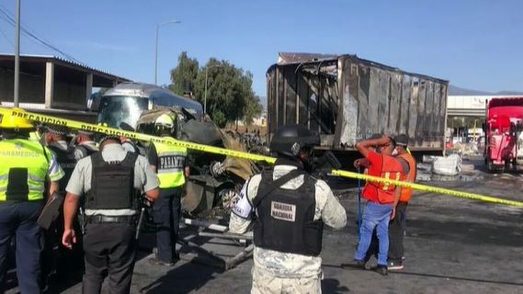 Un camión sin frenos embiste a varios vehículos en México causando 19 muertos