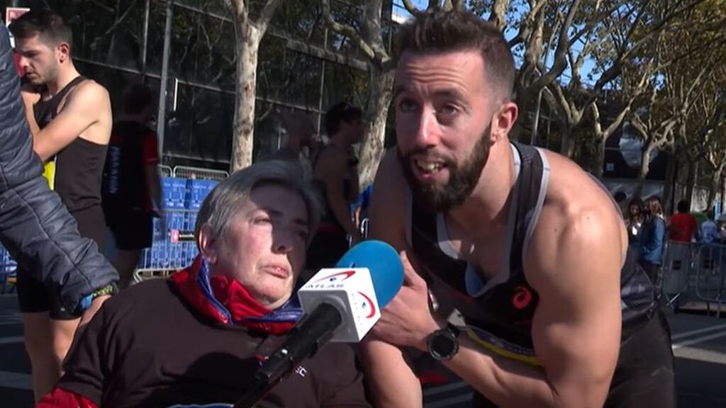 Eric Domingo, récord Guinness en maratón empujando silla ruedas de su madre