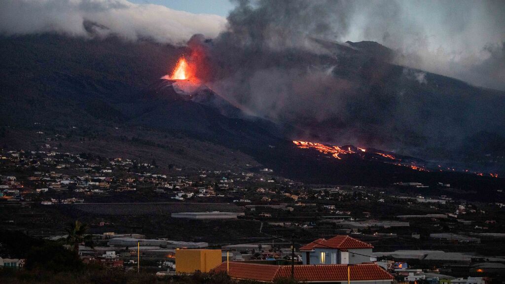 EuropaPress_4061404_bocas_eruptivas_volcan_cumbre_vieja_noviembre_2021_palma_canarias_espana