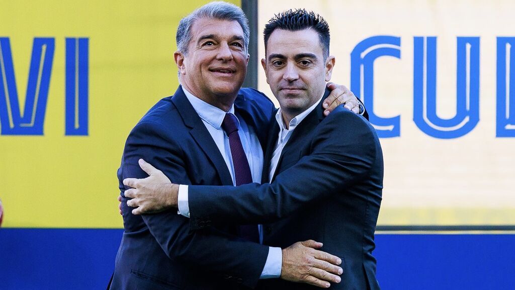 Xavi coge el mando del Barça