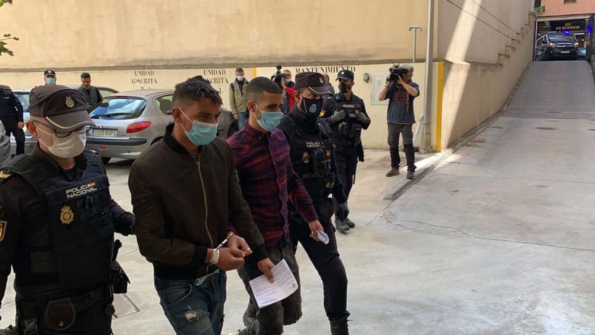 Algunos de los pasajeros que bajaron del avión de Mallorca pensaron que había una bomba Algunos de los pasajeros que bajaron del avión de Mallorca pensaron que había una bomba
